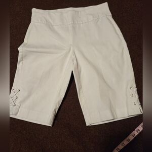 Attyre New York Stretchy Gold Bermuda Shorts Size 8 White Has Spot Front Waist